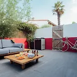Будинок відпочинку Calypso Beautiful House In Quiet Area Close To Center