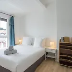 Будинок відпочинку Calypso Beautiful House In Quiet Area Close To Center Біарріц