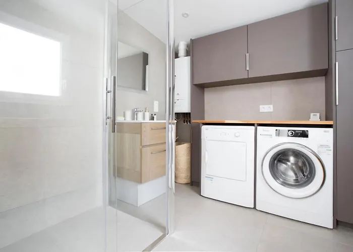 Calypso Beautiful House In Quiet Area Close To Center